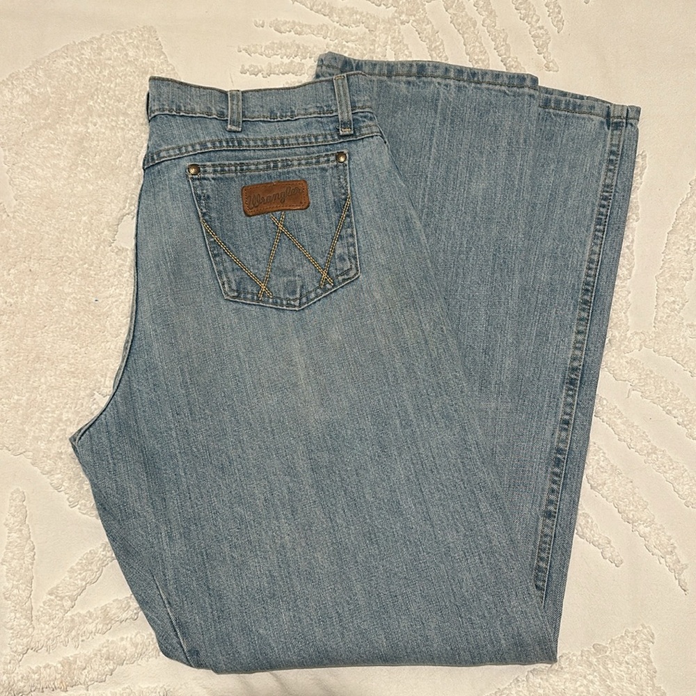 Men’s Wrangler Retro Relaxed Boot cut jeans size 33x34